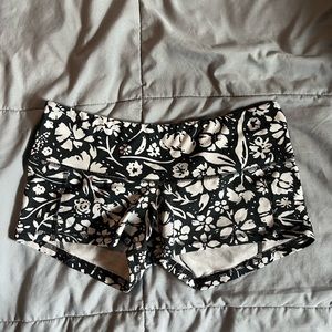 Fleo shorts size medium. Gently worn.